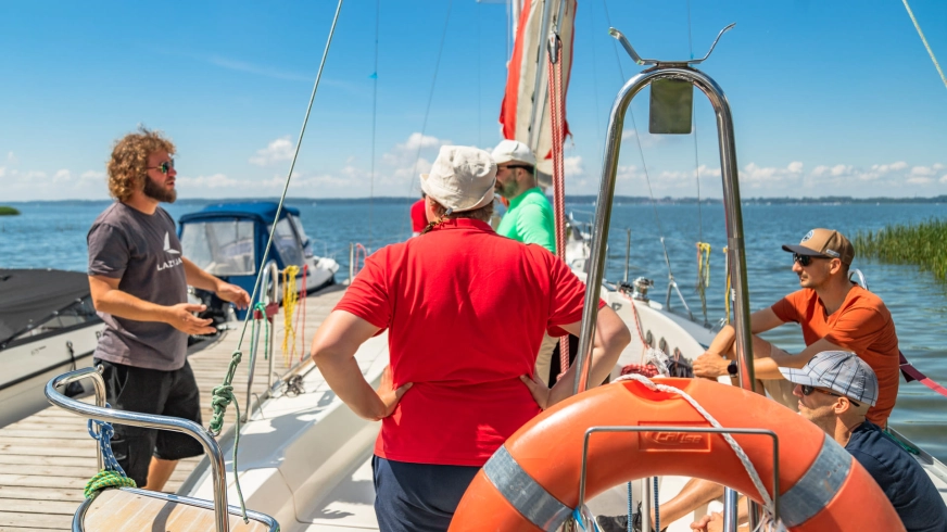 Dołącz do zakładki „Szkolenia żeglarskie” na Mazury24.eu – pokaż swoją szkołę w sezonie 2025!