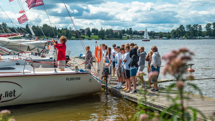 Dołącz do zakładki „Szkolenia żeglarskie” na Mazury24.eu – pokaż swoją szkołę w sezonie 2025!