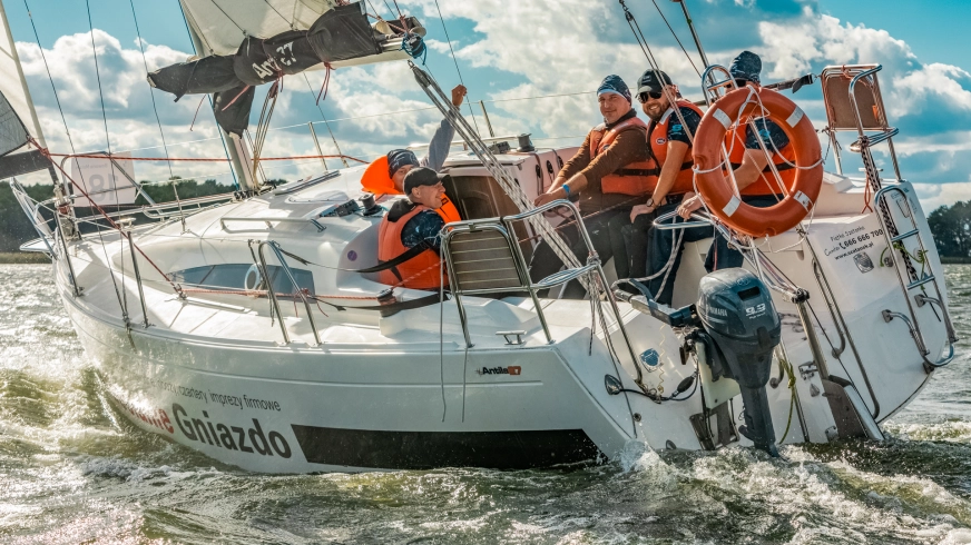 Szkoła Żeglarstwa i Sportów Motorowodnych „Bocianie Gniazdo” w Rynie – szkolenia na Mazurach