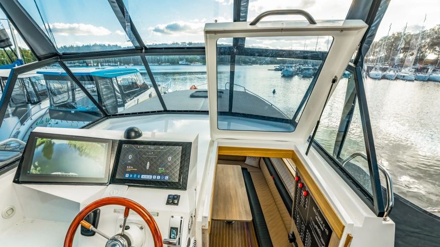 Przestronny, nowoczesny, jasny pokład górny