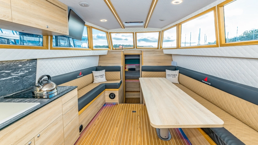 Komfort i przestronność wnętrz Nautinera E-43