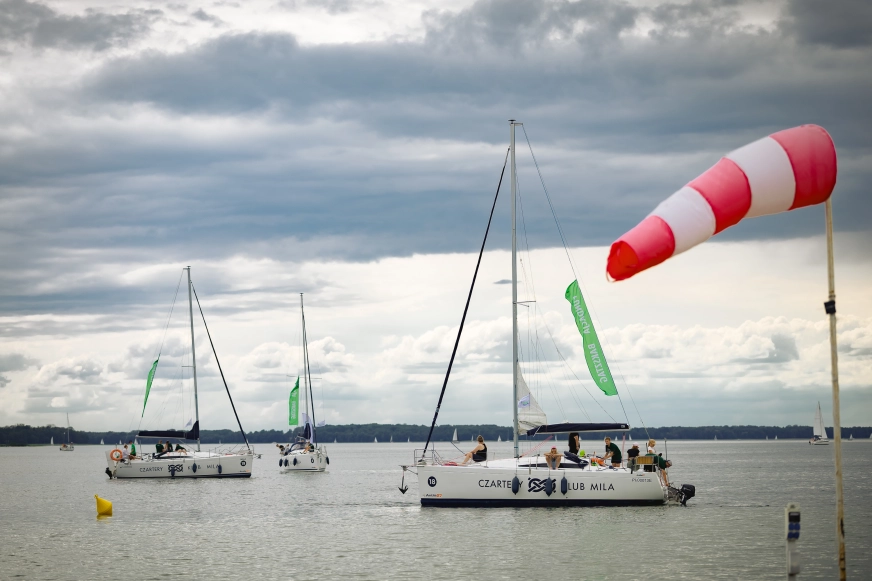 30 dzieci, 6 miast i jeden wspólny kurs. Fundacja Baksztag ponownie wypływa na Mazury