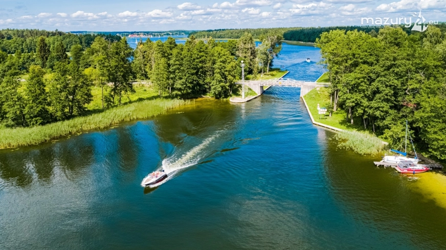 50 km kanałów na Mazurach. Legenda o U-Bootach, woda płynąca w dwie strony i statki na szynach