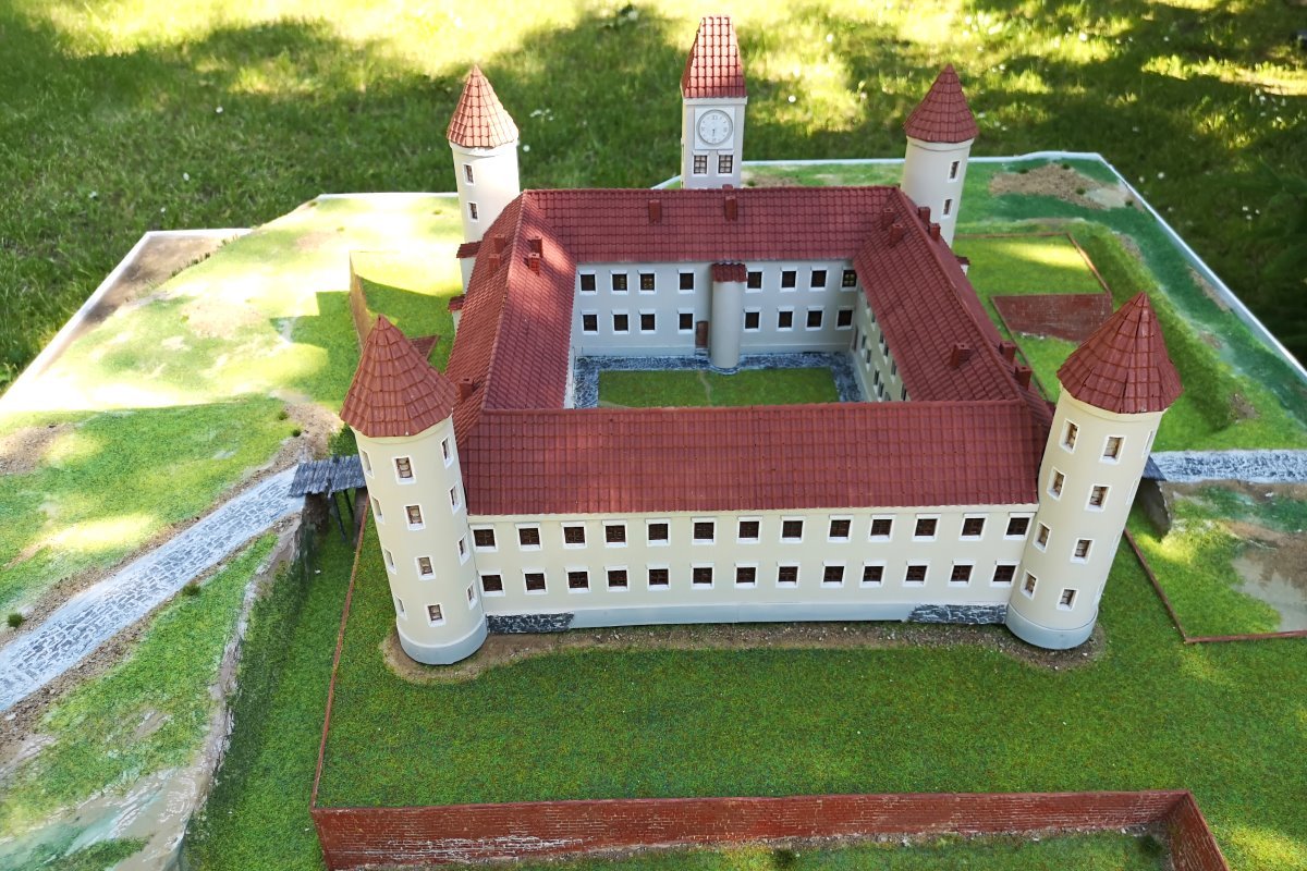 Trwa remont zabytkowego „zamku” w Olecku