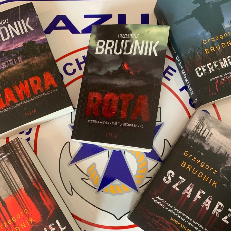 Mroczny kryminał nad jeziorami mazurskimi. Znany pisarz odwiedził ratowników na Mazurach