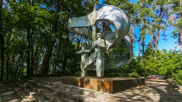 Cmentarz Żołnierzy Radzieckich - zdjęcie 5