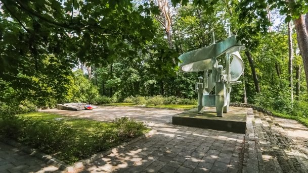 Cmentarz Żołnierzy Radzieckich - zdjęcie 4