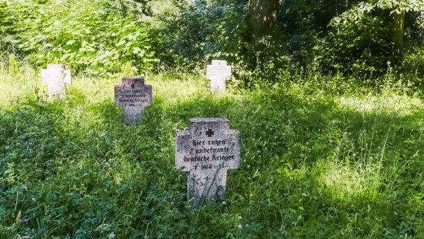 Cmentarz Wojenny - zdjęcie 13