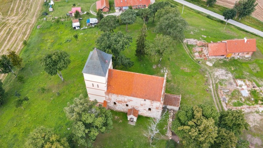 Kościół w Bezławkach - zdjęcie 1