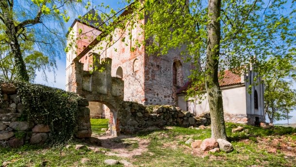 Kościół w Bezławkach - zdjęcie 1