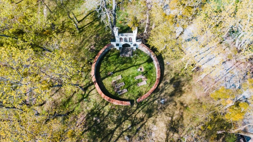 Mazurski cmentarz rodziny Ublick - zdjęcie 1